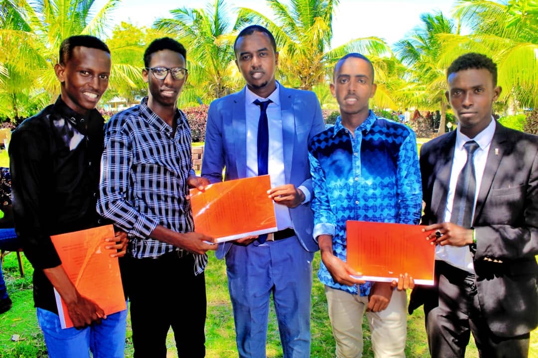 Students and educators from the Banadir Zone School community